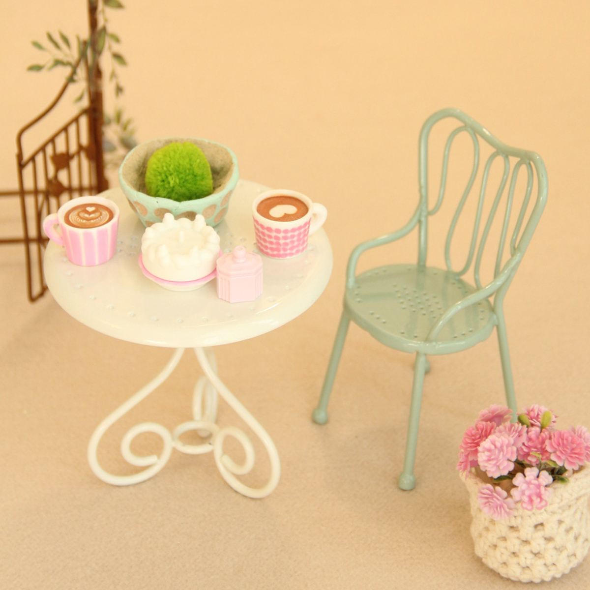 Outdoor Furniture Hotel - Set Meja dan Kursi Besi Miniatur